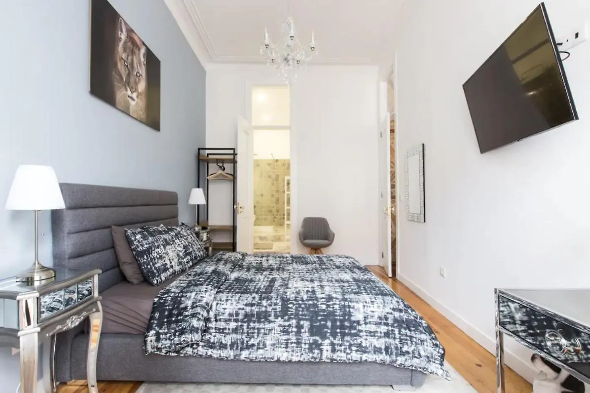 Beautiful 2Br High Ceiling/50M From Timeout Market Lisboa 0*,  Portugal